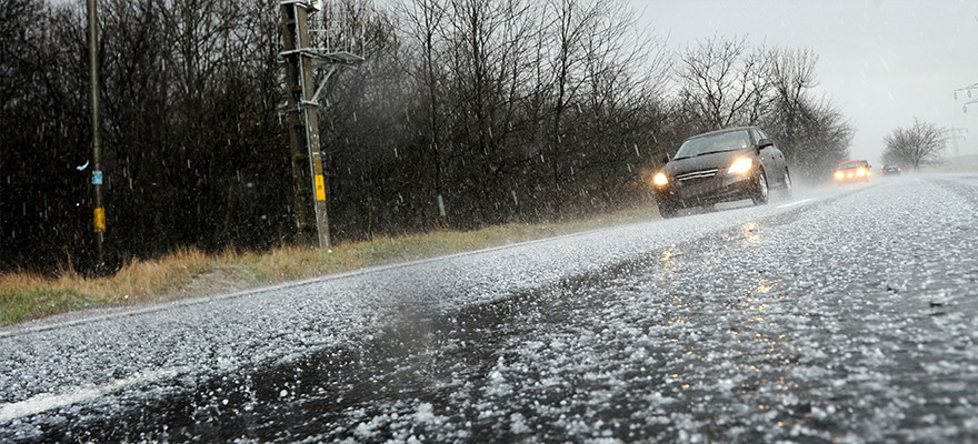 Vehicles-With-Lights-On-Rainy-Road Vehicles-With-Lights-On-Rainy-Road
