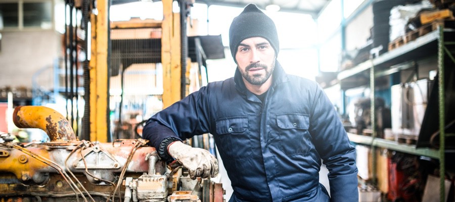 CHAM-Mechanic-In-Garage CHAM-Mechanic-In-Garage