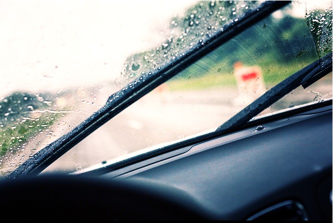 Windshield-Wipers-In-Rain Windshield-Wipers-In-Rain